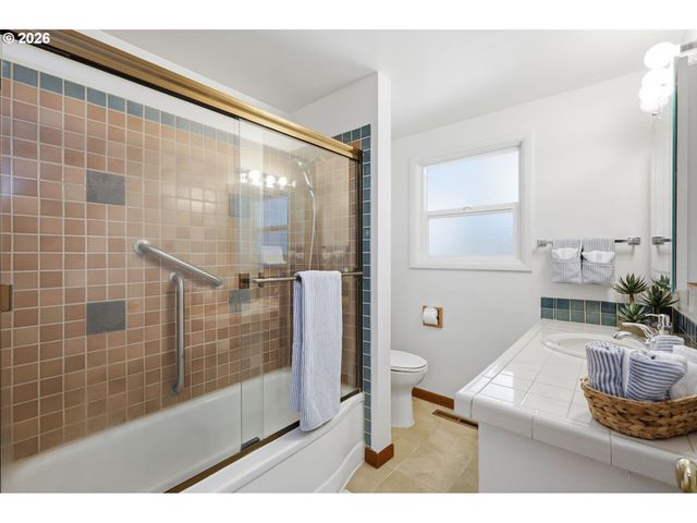 1090 CORYDON St, Eugene, OR 97401