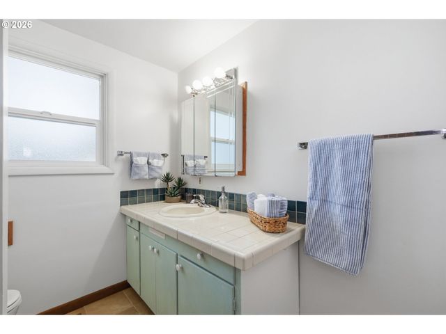 1090 CORYDON St, Eugene, OR 97401