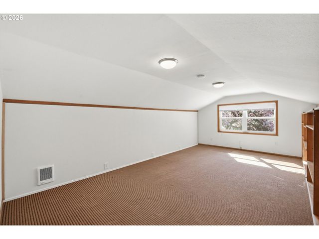 1090 CORYDON St, Eugene, OR 97401