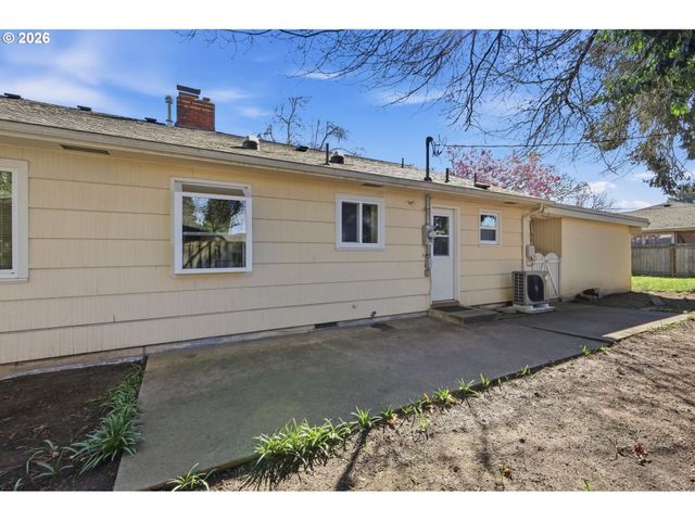 1090 CORYDON St, Eugene, OR 97401