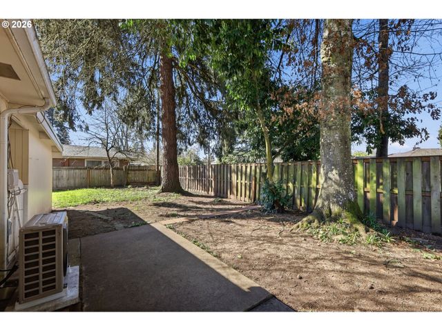 1090 CORYDON St, Eugene, OR 97401