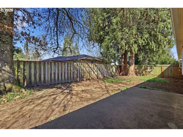 1090 CORYDON St, Eugene, OR 97401