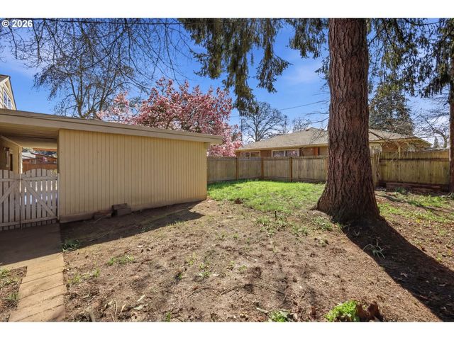 1090 CORYDON St, Eugene, OR 97401