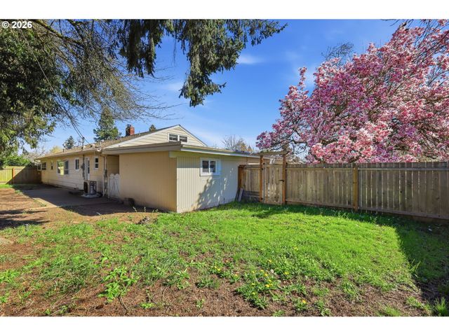 1090 CORYDON St, Eugene, OR 97401