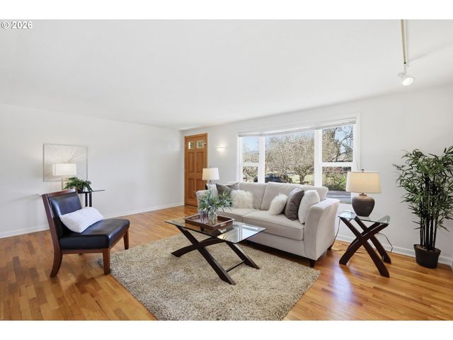 1090 CORYDON St, Eugene, OR 97401