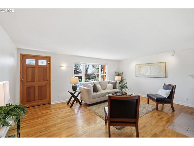 1090 CORYDON St, Eugene, OR 97401