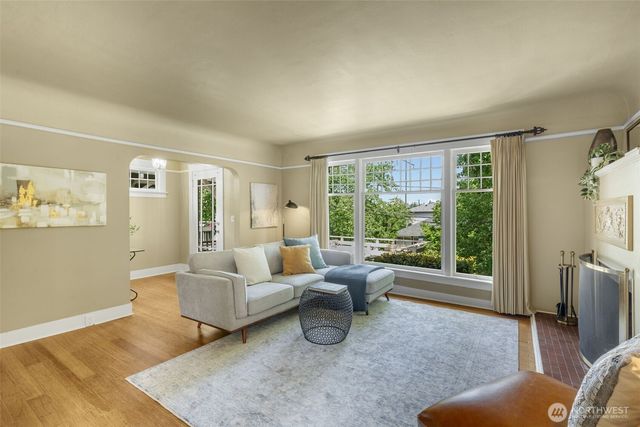 155 Florentia Street, Seattle, WA 98109