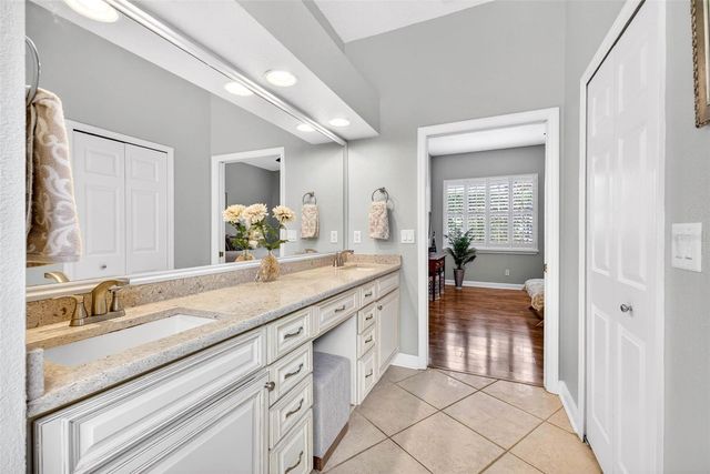 5215 FAIRWAY ONE DRIVE, Valrico, FL 33596