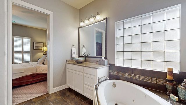 8900 Bluestem Drive, Lantana, TX 76226