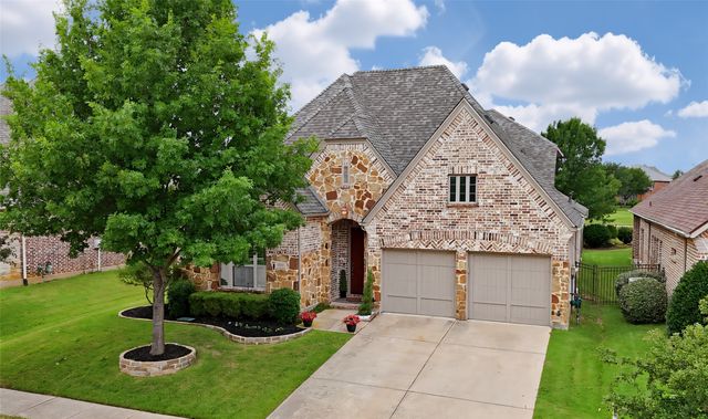 8900 Bluestem Drive, Lantana, TX 76226