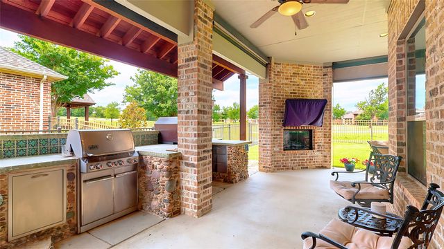 8900 Bluestem Drive, Lantana, TX 76226
