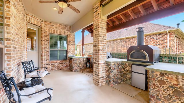 8900 Bluestem Drive, Lantana, TX 76226