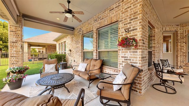 8900 Bluestem Drive, Lantana, TX 76226