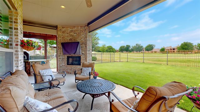 8900 Bluestem Drive, Lantana, TX 76226