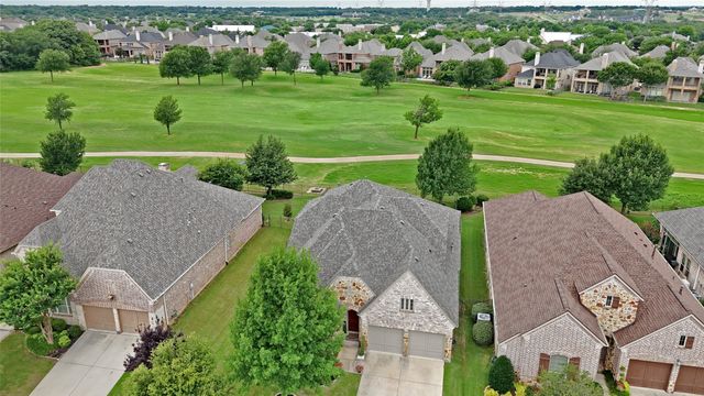 8900 Bluestem Drive, Lantana, TX 76226
