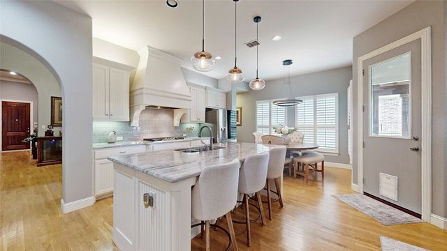 8900 Bluestem Drive, Lantana, TX 76226