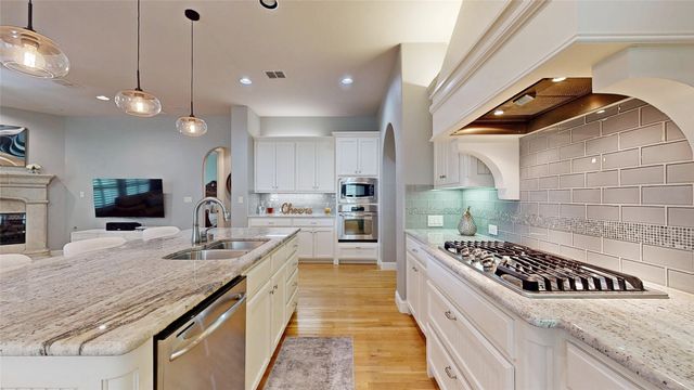 8900 Bluestem Drive, Lantana, TX 76226