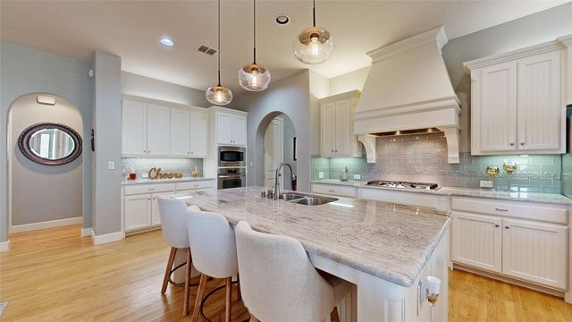 8900 Bluestem Drive, Lantana, TX 76226