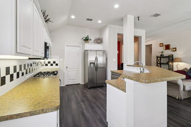 2845 Birmingham Drive, Grand Prairie, TX 75052