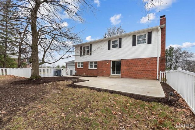 442 Royalwood Drive, Creve Coeur, MO 63141