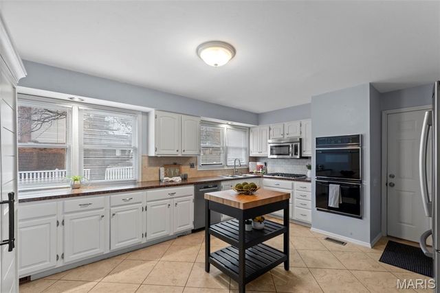 442 Royalwood Drive, Creve Coeur, MO 63141