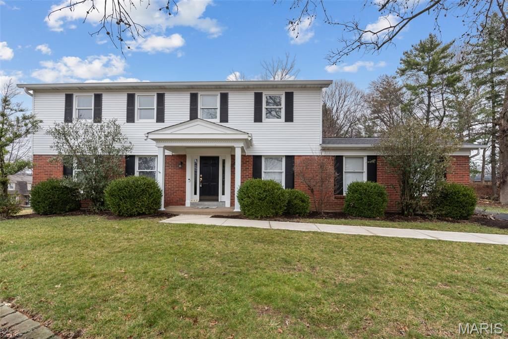 442 Royalwood Drive, Creve Coeur, MO 63141