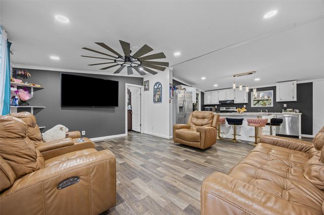 564 Boyd RD, Red Rock, TX 78662