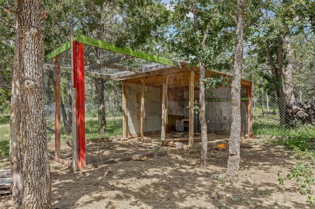 564 Boyd RD, Red Rock, TX 78662