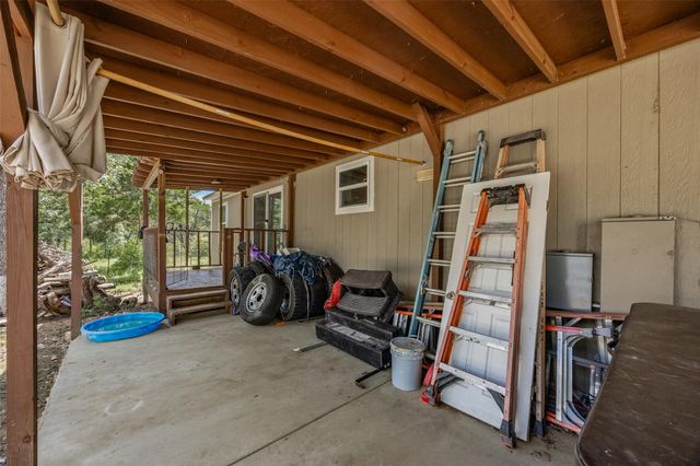 564 Boyd RD, Red Rock, TX 78662