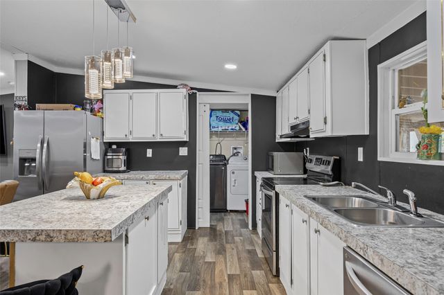 564 Boyd RD, Red Rock, TX 78662
