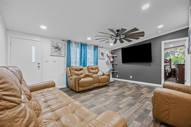 564 Boyd RD, Red Rock, TX 78662