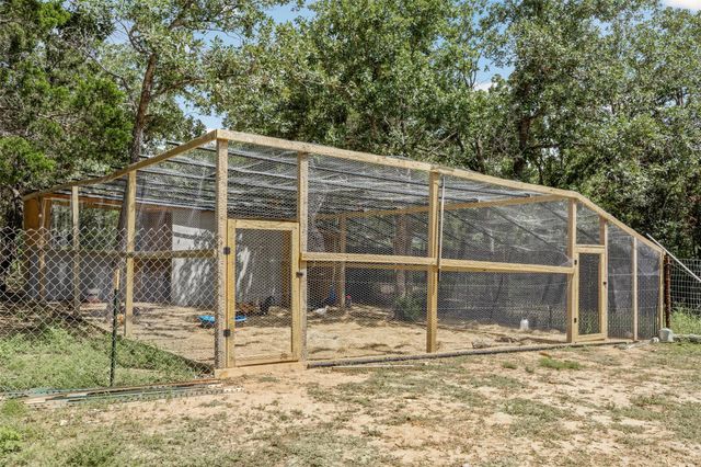 564 Boyd RD, Red Rock, TX 78662