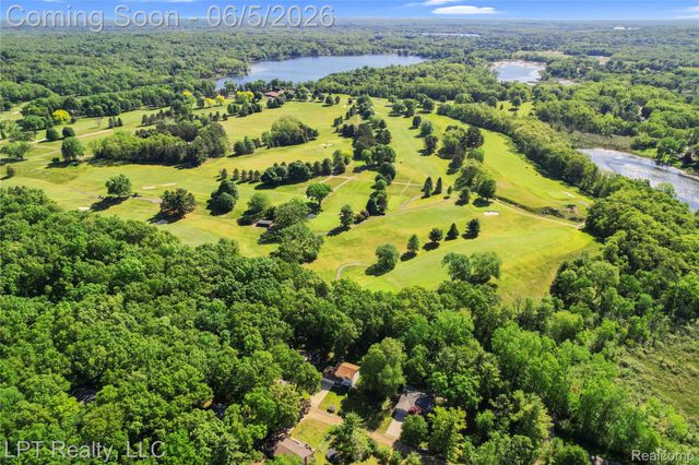 5236 Schlenker Road, Hamburg Township, MI 48139