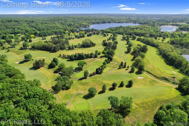 5236 Schlenker Road, Hamburg Township, MI 48139