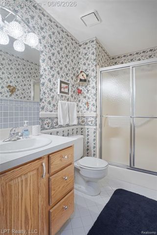 5236 Schlenker Road, Hamburg Township, MI 48139