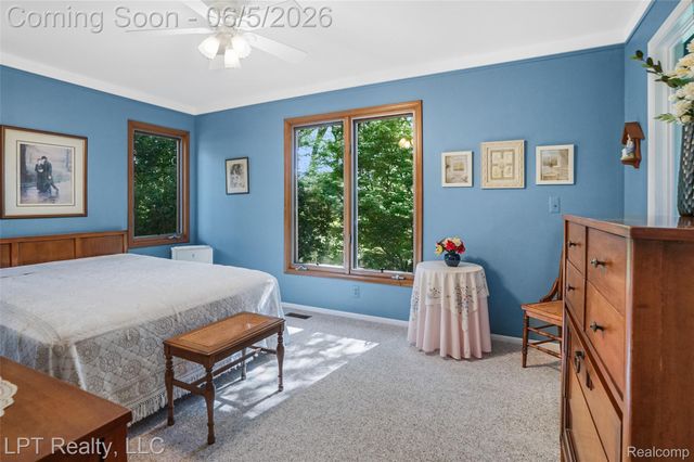 5236 Schlenker Road, Hamburg Township, MI 48139
