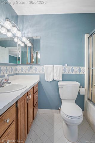 5236 Schlenker Road, Hamburg Township, MI 48139