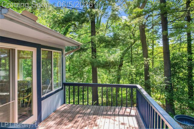 5236 Schlenker Road, Hamburg Township, MI 48139