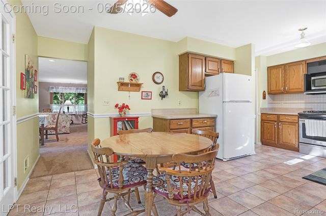 5236 Schlenker Road, Hamburg Township, MI 48139