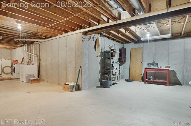5236 Schlenker Road, Hamburg Township, MI 48139