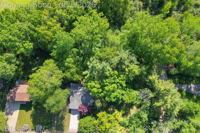 5236 Schlenker Road, Hamburg Township, MI 48139