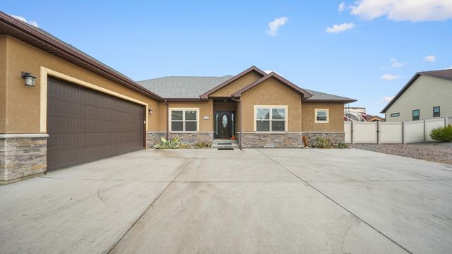 2042 Constitution Loop, Montrose, CO 81401