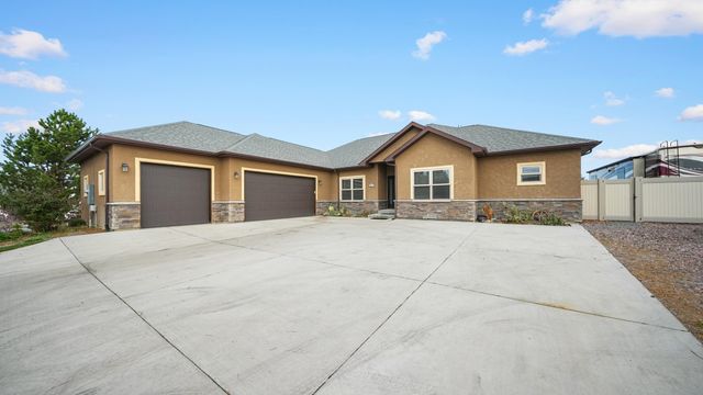 2042 Constitution Loop, Montrose, CO 81401