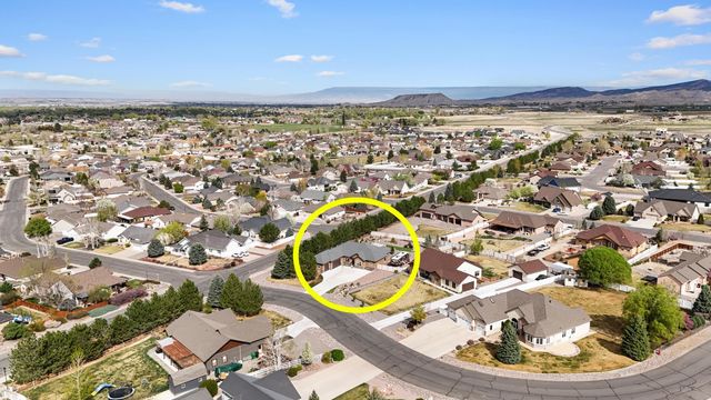 2042 Constitution Loop, Montrose, CO 81401