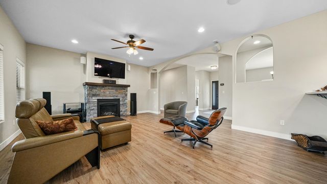 2042 Constitution Loop, Montrose, CO 81401