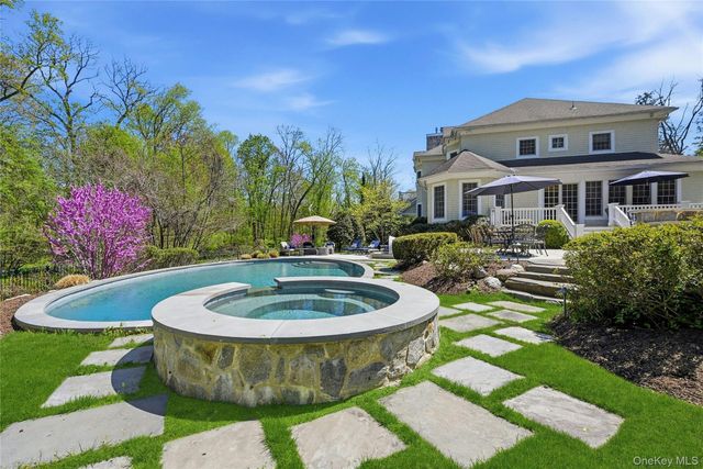 5 Mill Road, Lloyd Harbor, NY 11743