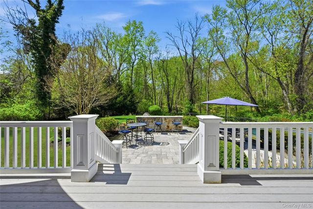 5 Mill Road, Lloyd Harbor, NY 11743