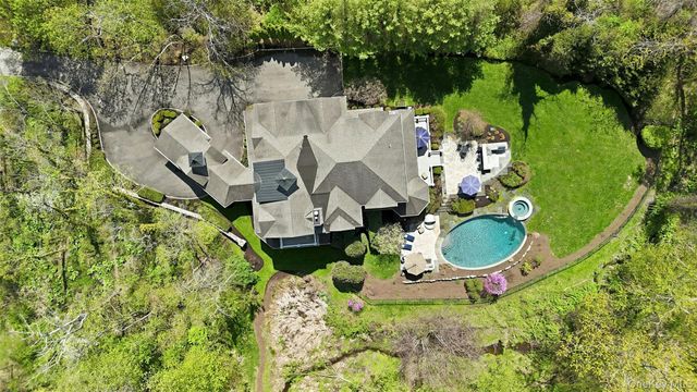 5 Mill Road, Lloyd Harbor, NY 11743