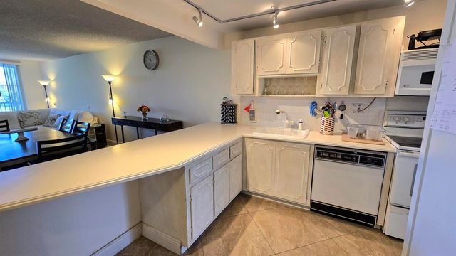 3100 N Course Lane 410, Pompano Beach, FL 33069
