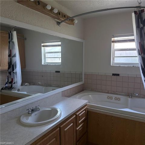 706 Arianne CT, Lehigh Acres, FL 33936